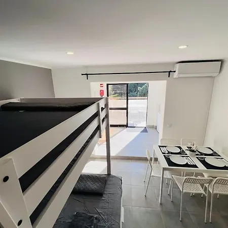 아파트 Oura Strip Studio Flat *