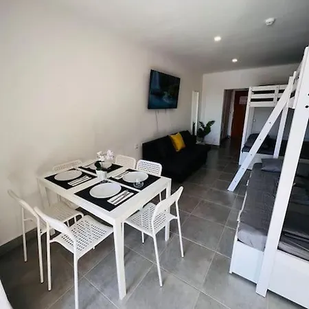 Oura Strip Studio Flat